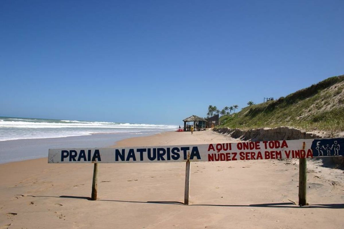 Praia-de-nudismo-Massarandupió Curiosidades 